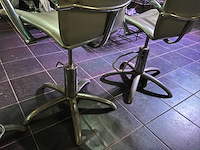Kapsalon - 4 verstelbare stoelen - afbeelding 9 van  10