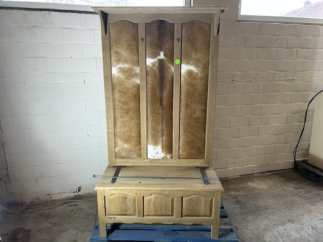 Kapstok - opbergmeubel met koeienvacht - afbeelding 1 van  1