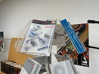 Kapstok en folderhouder - afbeelding 4 van  5