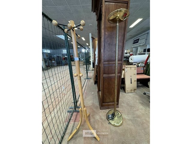 Kapstok en staanlamp - afbeelding 1 van  2