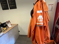 Kapstok met take away werkkledij