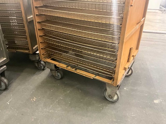 Kar met 10 diverse leggers (5x) voor barriquand autoclaven - afbeelding 4 van  12