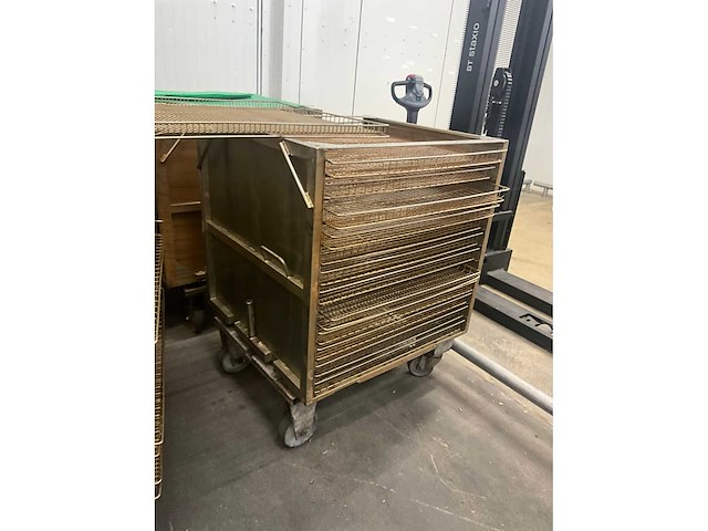 Kar met 10 diverse leggers (5x) voor barriquand autoclaven - afbeelding 7 van  12