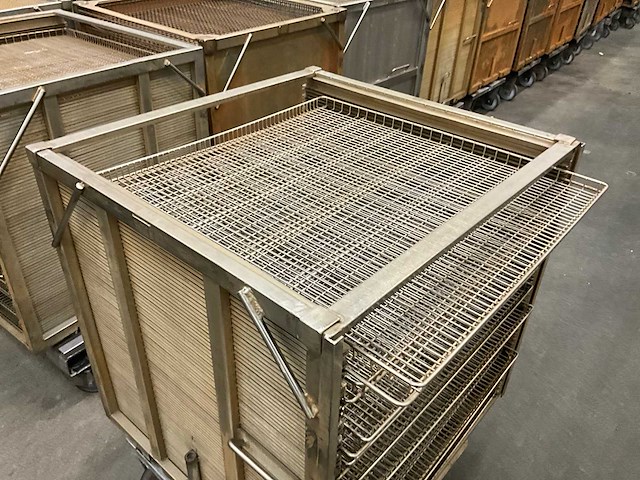 Kar met 10 leggers (5x) voor barriquand autoclaven - afbeelding 15 van  21