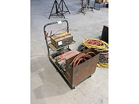 Kar met booster, verlengkabels, 3 metalen bakjes - afbeelding 2 van  6