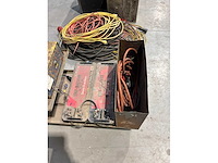 Kar met booster, verlengkabels, 3 metalen bakjes - afbeelding 3 van  6