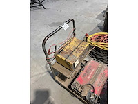 Kar met booster, verlengkabels, 3 metalen bakjes - afbeelding 4 van  6