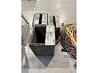 Kar met booster, verlengkabels, 3 metalen bakjes - afbeelding 6 van  6