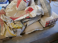 Kar met bouwproducten - afbeelding 3 van  4