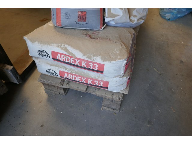 Kar met bouwproducten - afbeelding 4 van  4