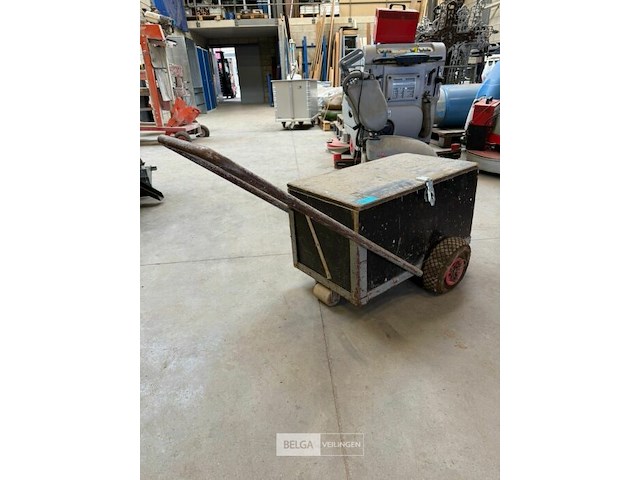 Kar met gereedschap - afbeelding 1 van  3