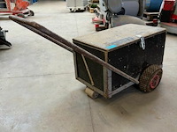 Kar met gereedschap - afbeelding 1 van  3