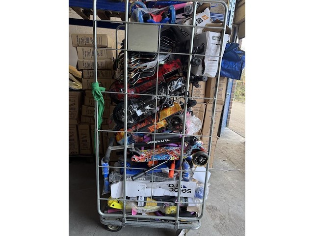 Kar met inhoud - afbeelding 2 van  3