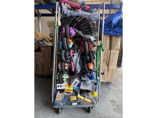 Kar met inhoud - afbeelding 3 van  3