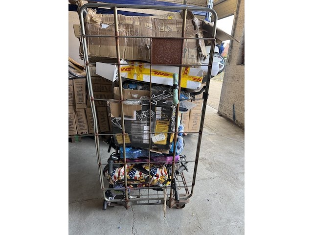 Kar met inhoud - afbeelding 1 van  3