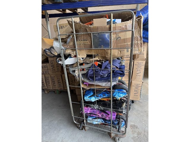 Kar met inhoud - afbeelding 3 van  3