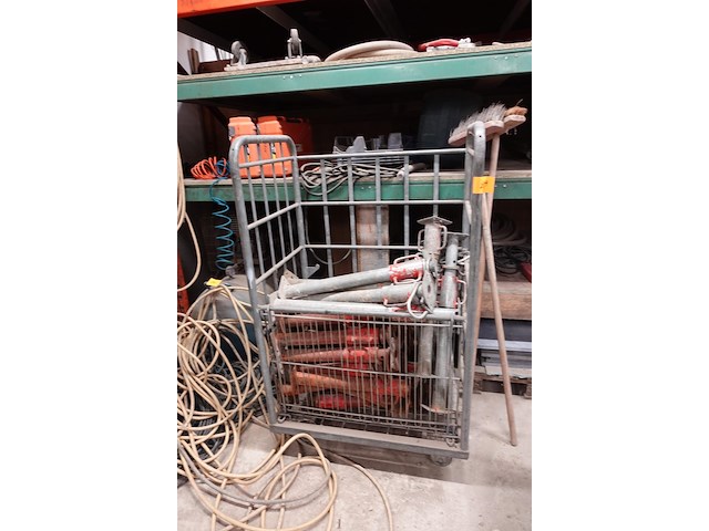 Kar met inhoud - afbeelding 1 van  3