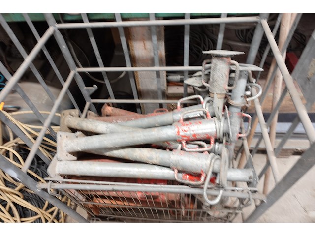 Kar met inhoud - afbeelding 2 van  3