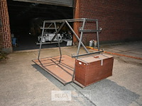 Kar om tapijtrollen op te hangen - afbeelding 1 van  8