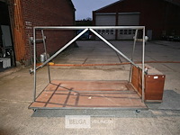 Kar om tapijtrollen op te hangen - afbeelding 2 van  8