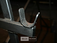 Kar om tapijtrollen op te hangen - afbeelding 4 van  8