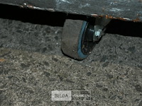 Kar om tapijtrollen op te hangen - afbeelding 5 van  8