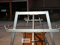 Kar om tapijtrollen op te hangen - afbeelding 6 van  8