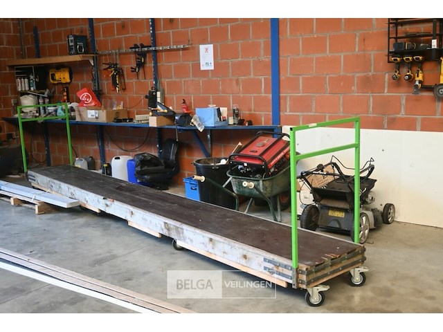 Kar op wielen (werkplatform) - afbeelding 1 van  3