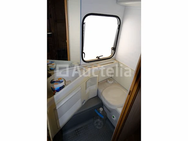 Karavaan en inhoud (in beslag genomen onderweg) burstner city (vin: wbu4305tsn2133920) - afbeelding 6 van  26