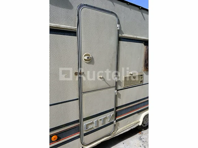 Karavaan en inhoud (in beslag genomen onderweg) burstner city (vin: wbu4305tsn2133920) - afbeelding 21 van  26
