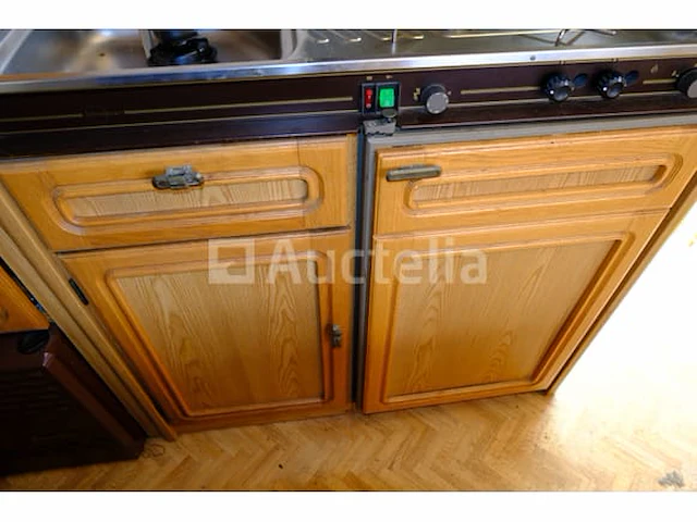 Karavaan en inhoud (in beslag genomen onderweg) burstner city (vin: wbu4305tsn2133920) - afbeelding 26 van  26