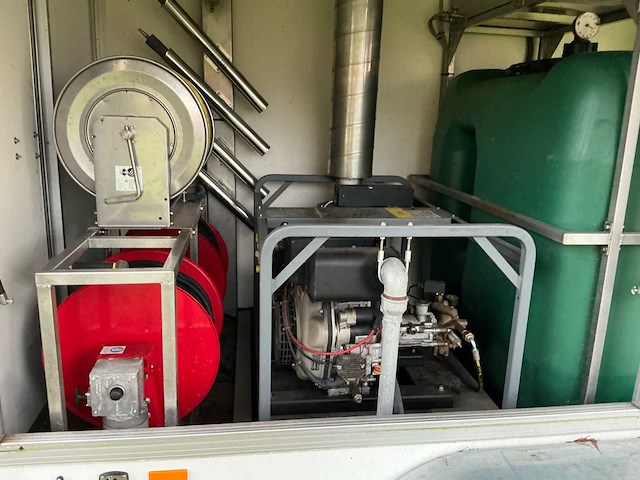 Karcher 2022 hapert aanhangwagen met 2 kärcher proffesionele reinigingsinstallatie - afbeelding 10 van  28