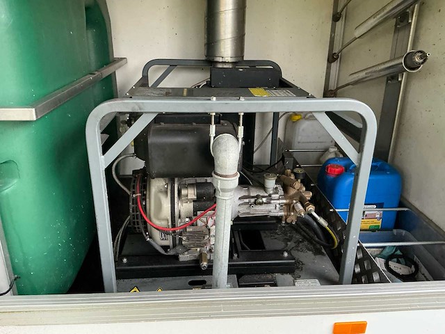 Karcher 2022 hapert aanhangwagen met 2 kärcher proffesionele reinigingsinstallatie - afbeelding 15 van  28