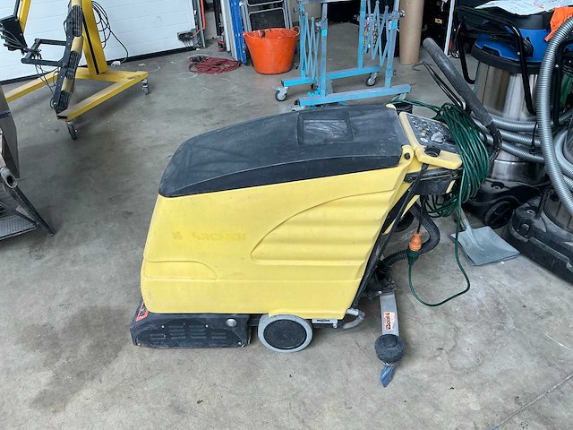 Kärcher br530 bp zelfrijdende schrobmachine - kuismachine - afbeelding 2 van  8