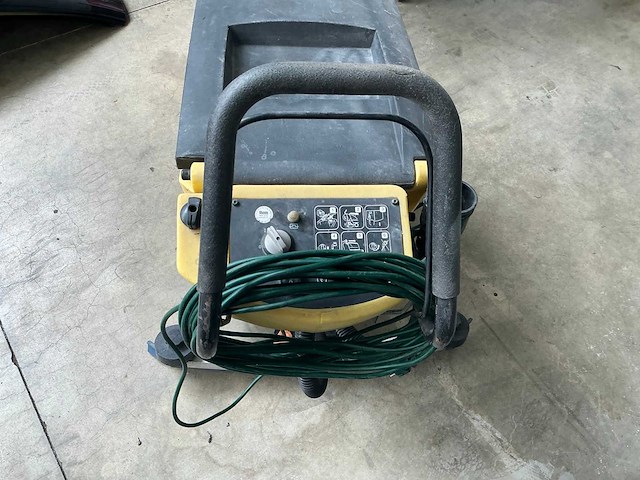 Kärcher br530 bp zelfrijdende schrobmachine - kuismachine - afbeelding 6 van  8