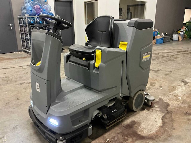 Karcher professional d75 schoonmaakwagen - afbeelding 7 van  15