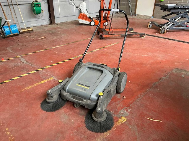 Kärcher professional km70/20c borstelmachine - afbeelding 1 van  4