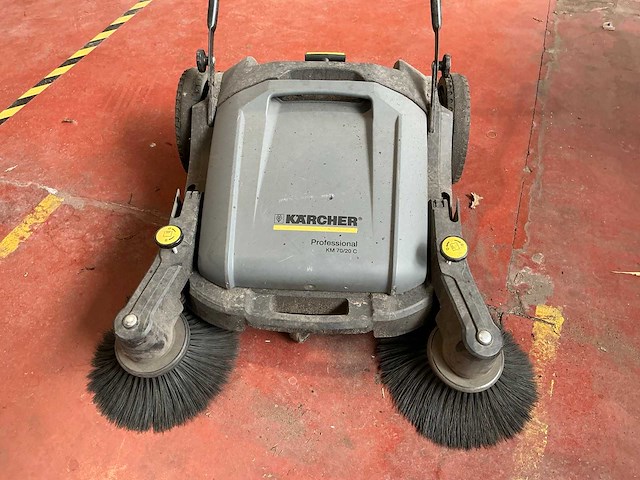 Kärcher professional km70/20c borstelmachine - afbeelding 2 van  4
