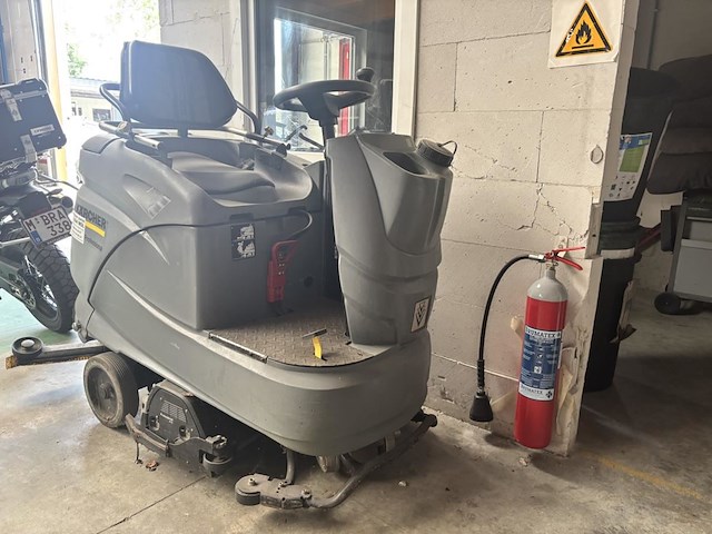 Karcher schrob/veegmachine - afbeelding 2 van  9