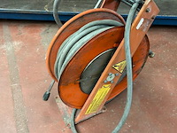 Kärcher spuit met waterdarm op haspel - afbeelding 2 van  5