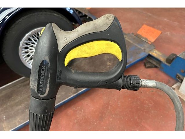 Kärcher spuit met waterdarm op haspel - afbeelding 3 van  5
