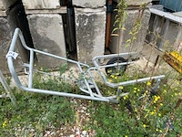 Karframe met wielen. werking niet gekend.