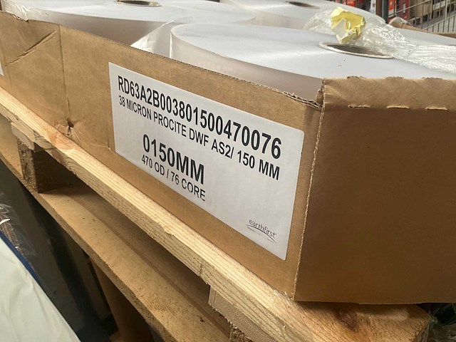 Kartonnen boxen met plastic restanten (10x) en diverse rollen - afbeelding 5 van  21