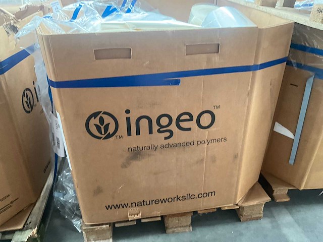 Kartonnen boxen met plastic restanten (10x) en diverse rollen - afbeelding 18 van  21