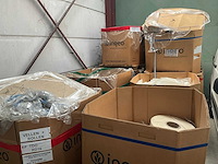 Kartonnen boxen met plastic restanten (8x) - afbeelding 1 van  19