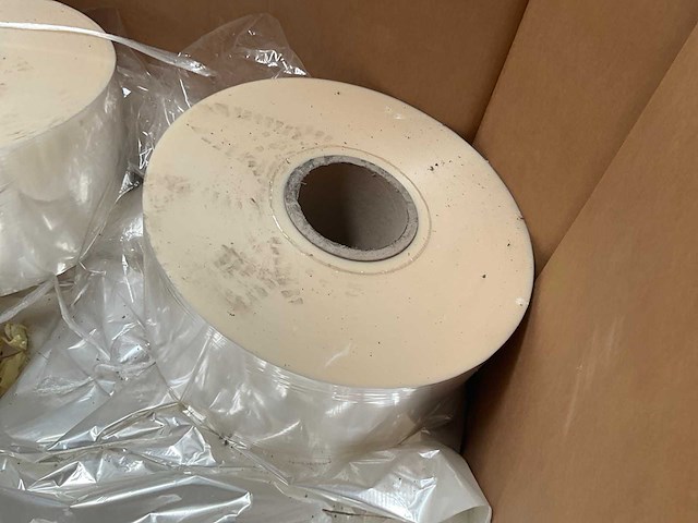 Kartonnen boxen met plastic restanten (8x) - afbeelding 19 van  19
