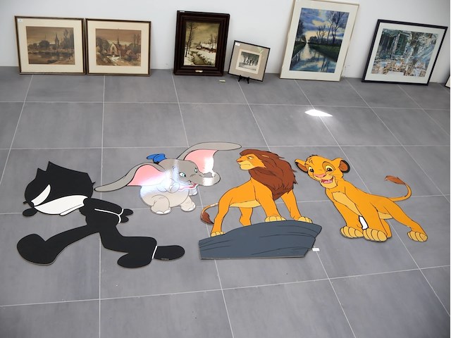 Kartonnen disney figuren (x4) - afbeelding 1 van  9