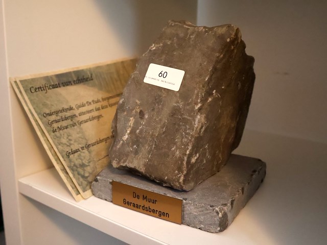 Kasseisteen muur geraardsbergen - afbeelding 1 van  3