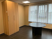 Kast (2x) + ronde tafel - afbeelding 1 van  6