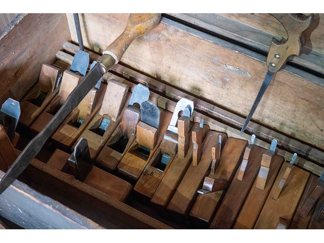 Kast 3_gereedschapskist gevuld - afbeelding 2 van  4